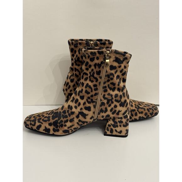 New SODA Leopard Print Boots Booties Women’s 8 Block Heel - Picture 5 of 10